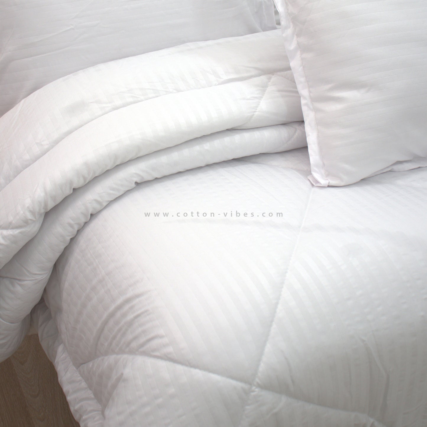 Luxury Hotel Striped Cotton Duvet with Pillowcases - White