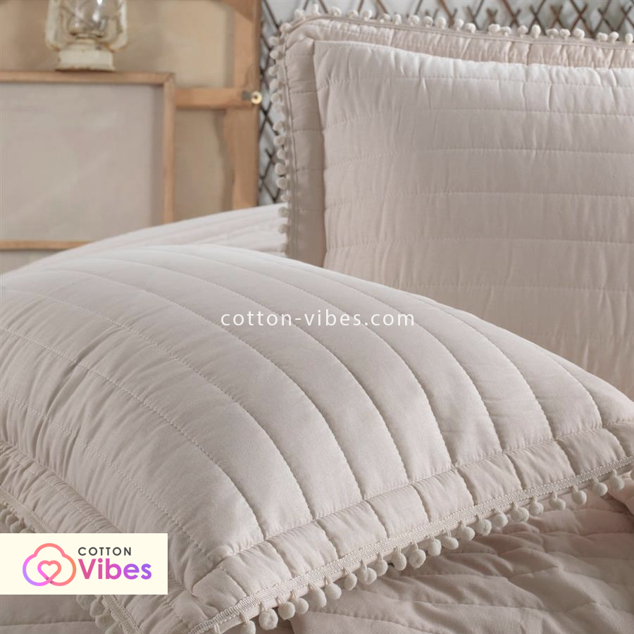 Quilted Summer Cotton Coverlet with Pillowcases – Offwhite